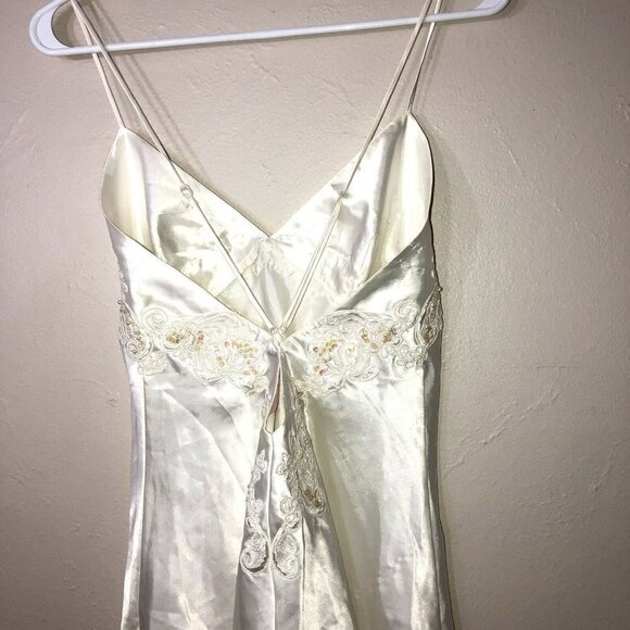 VICTORIA’S SECRET Ivory Satin Embroidered Lace Baby Doll Slip Y2K Sz M - Picture 6 of 13